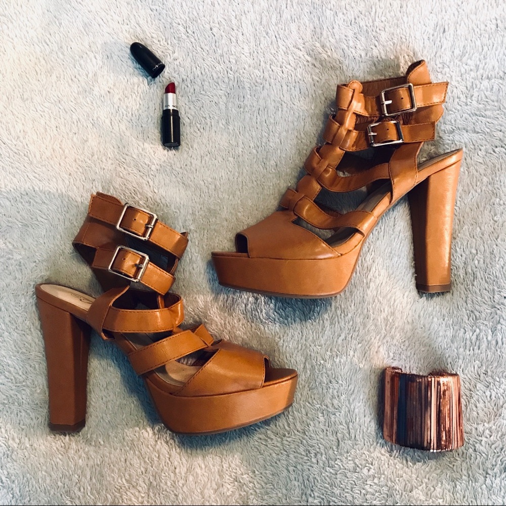 F21 Double Buckle Strap Pumps